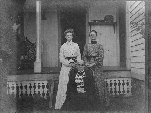 Photo of Minnie Orcelia Tubbs and her mother and sister